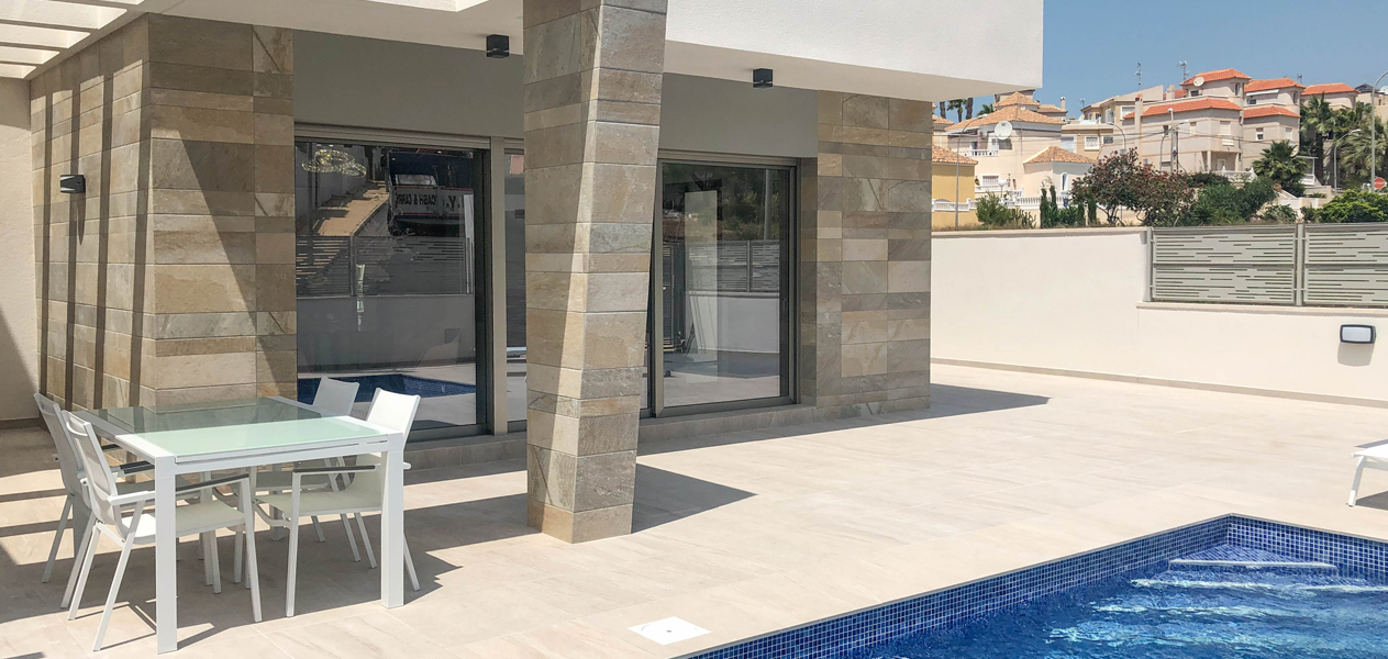Promoción de 10 villas independientes con piscina privada UNRDT en San Miguel de Salinas